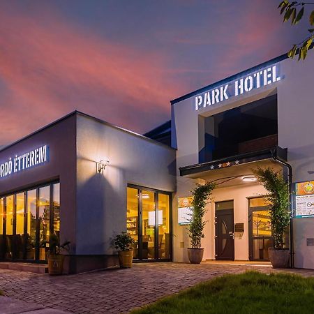 Park Hotel Buek-Buekfuerdo Екстер'єр фото