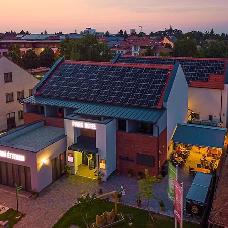 Park Hotel Buek-Buekfuerdo Екстер'єр фото