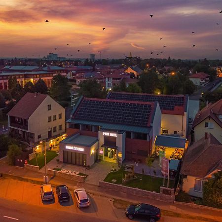 Park Hotel Buek-Buekfuerdo Екстер'єр фото