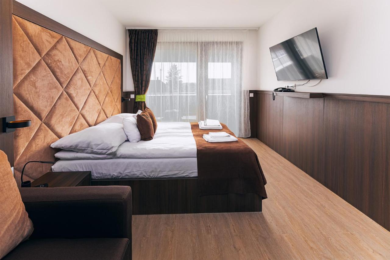 Park Hotel Buek-Buekfuerdo Екстер'єр фото
