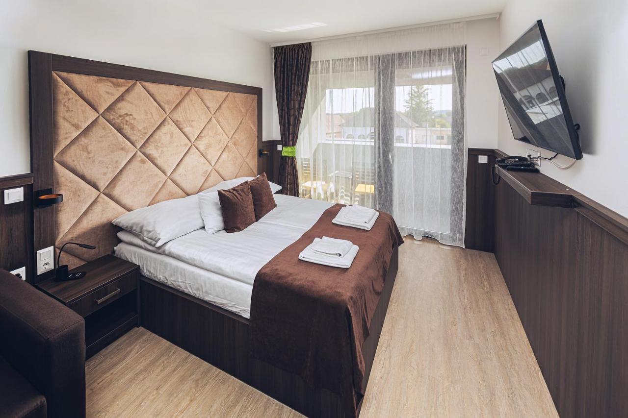 Park Hotel Buek-Buekfuerdo Екстер'єр фото