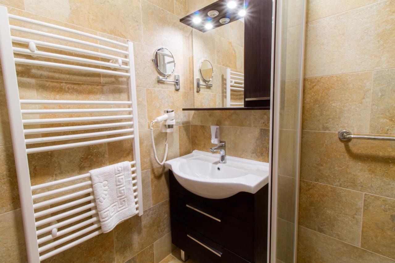 Park Hotel Buek-Buekfuerdo Екстер'єр фото