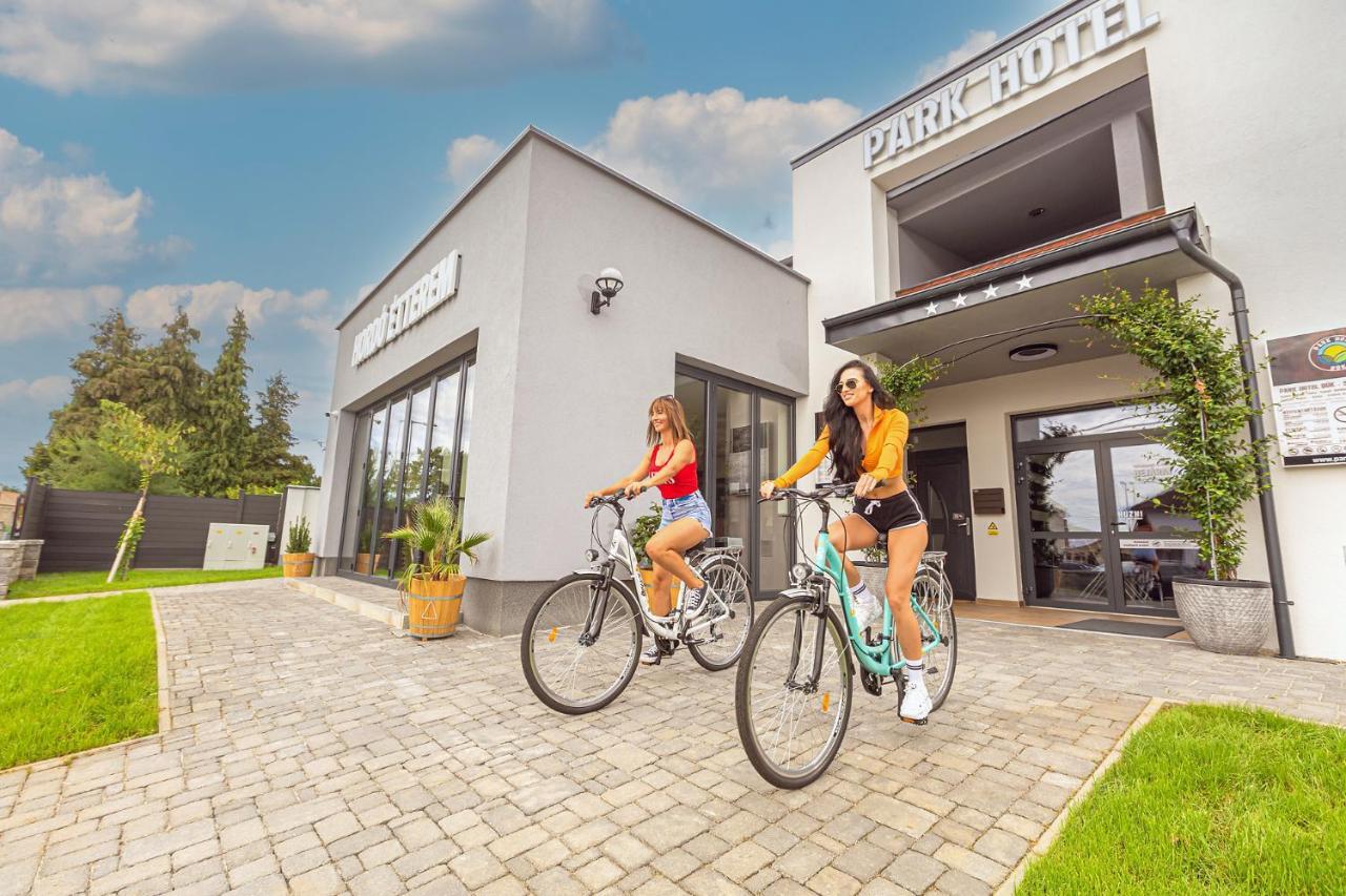 Park Hotel Buek-Buekfuerdo Екстер'єр фото