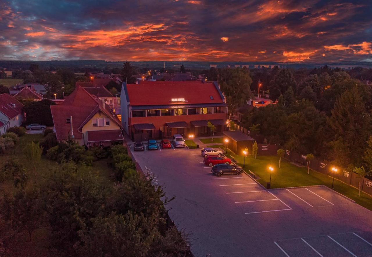 Park Hotel Buek-Buekfuerdo Екстер'єр фото