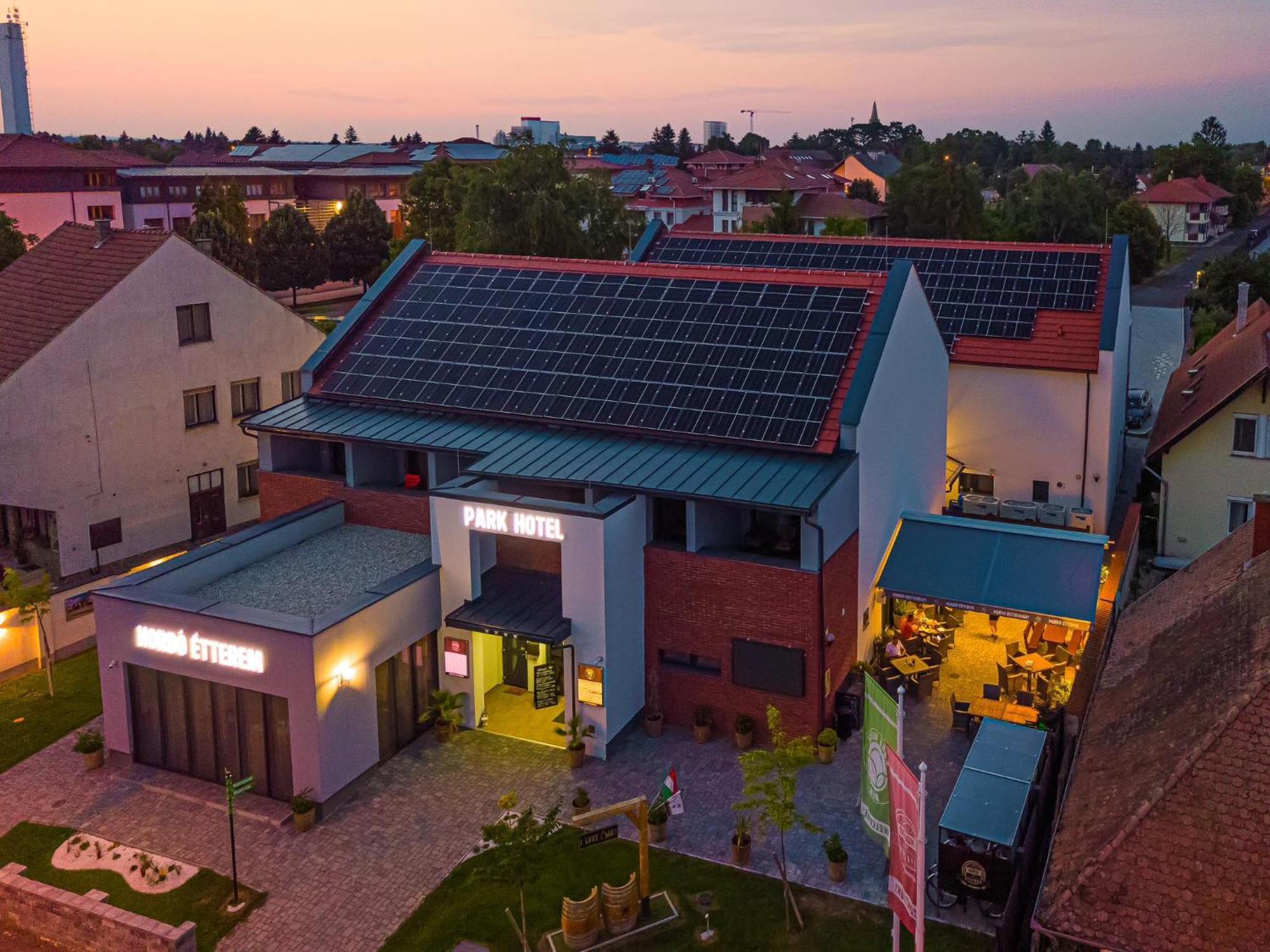 Park Hotel Buek-Buekfuerdo Екстер'єр фото