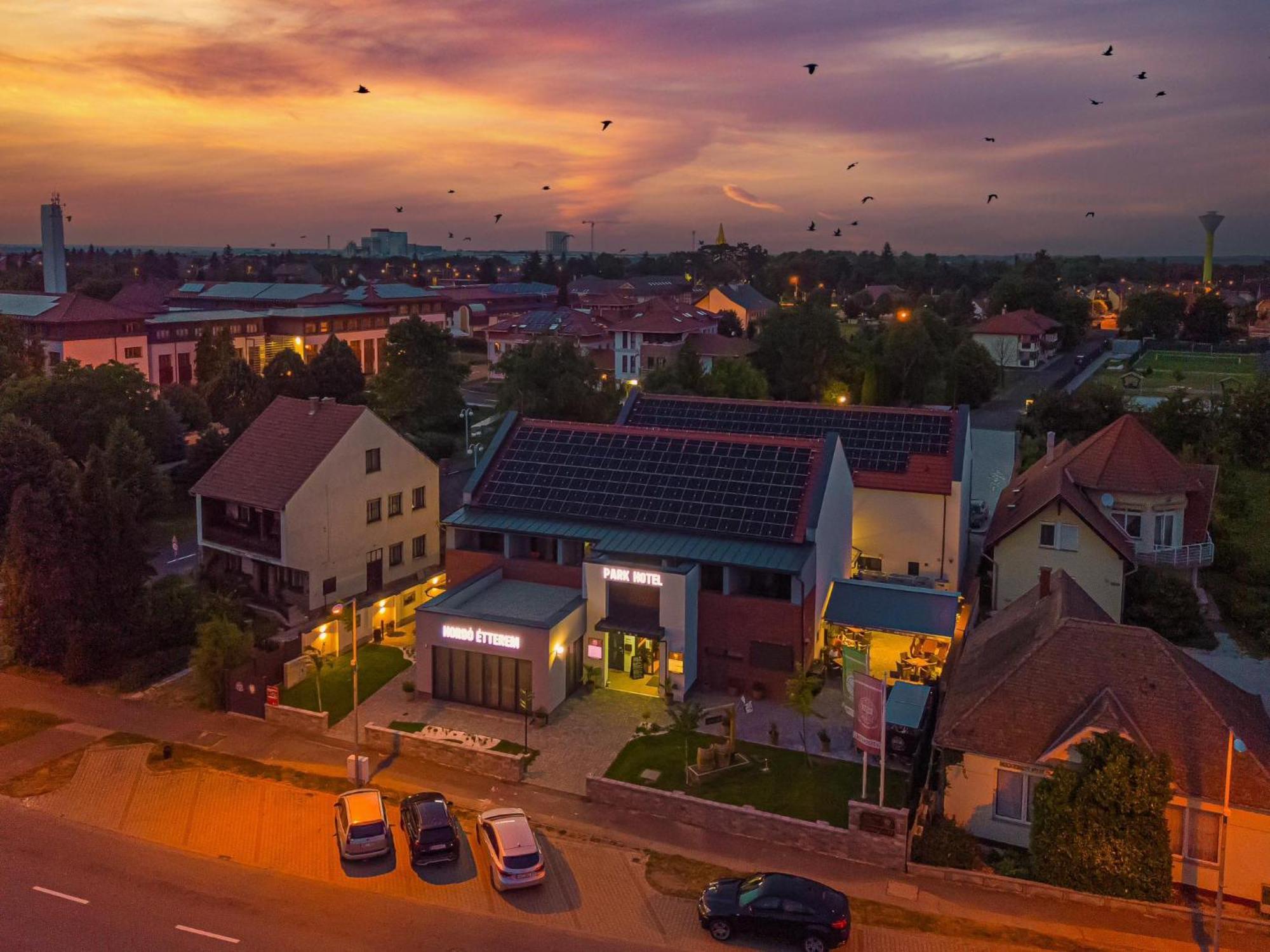Park Hotel Buek-Buekfuerdo Екстер'єр фото